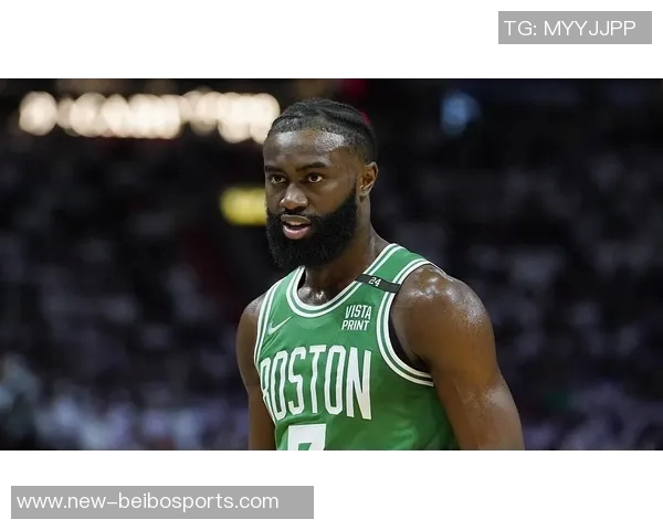 杰伦布朗表现低迷14投6中仅得12分5助攻失误5次正负值惨淡并列最低