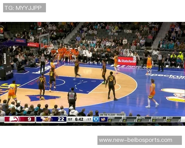 小南斯篮下强势进攻旱地拔葱单臂暴扣展现霸主风范